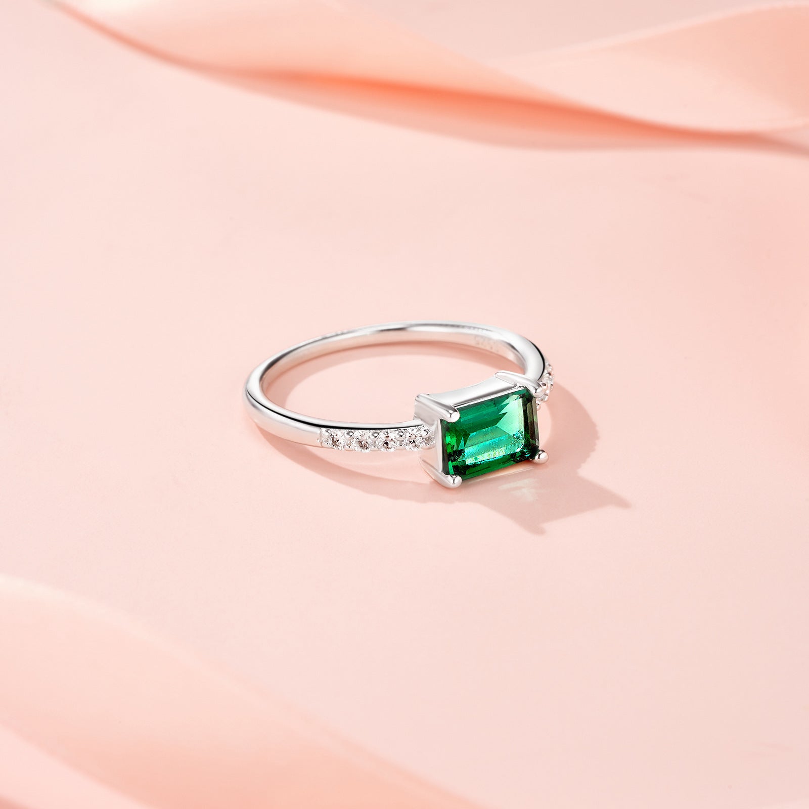 2025新款S925纯银八角形培育石祖母绿戒指小众轻奢简约时尚指环女
