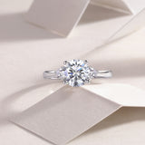 S925纯银镶嵌闪耀时尚百搭莫桑石闭口女戒指