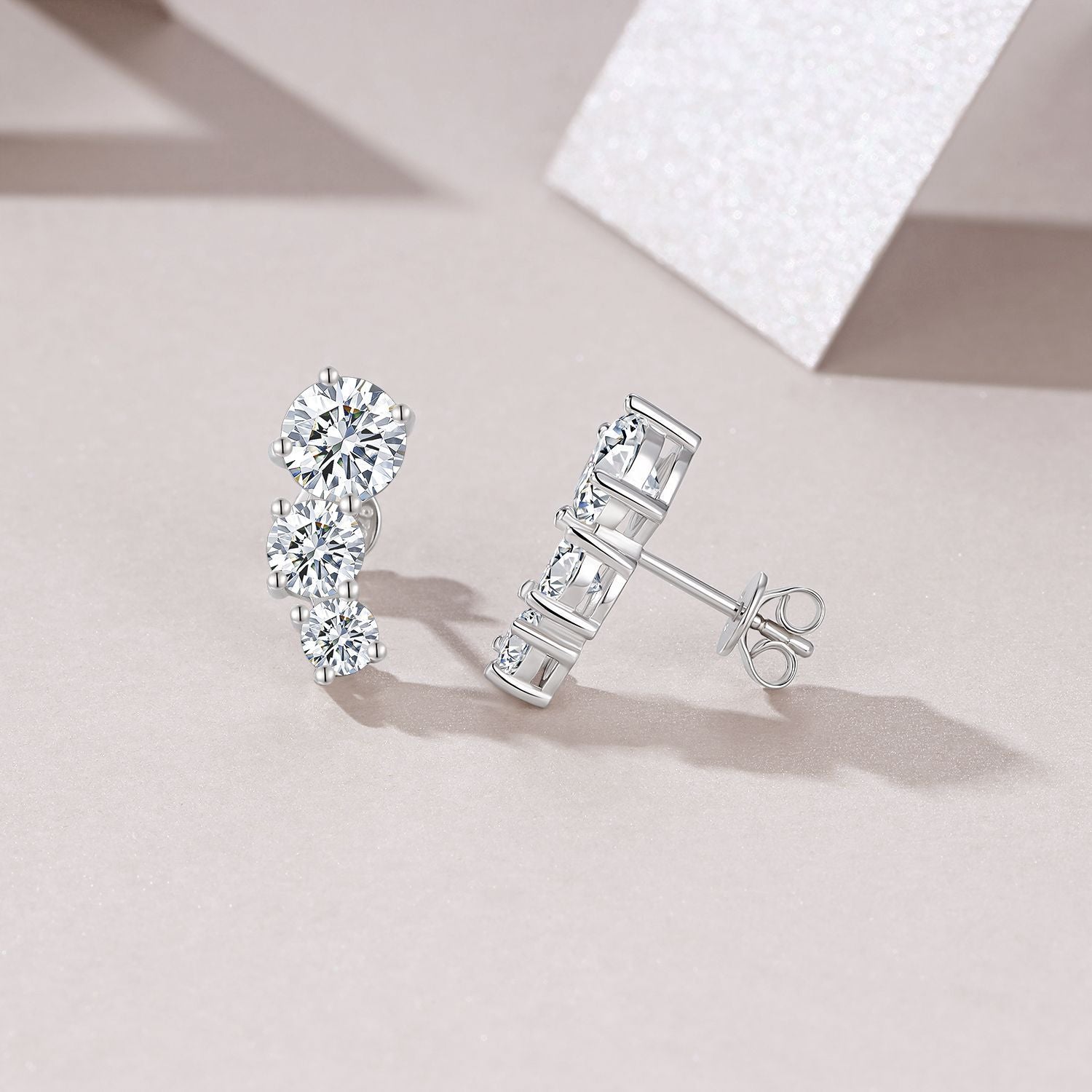 新款S925纯银莫桑石镶圆形四爪耳钉轻奢时尚个性耳饰品耳环女