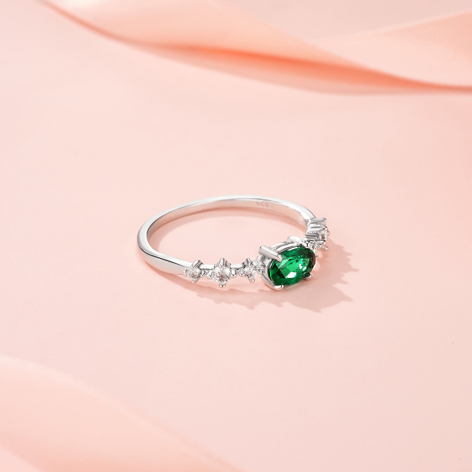 新款S925纯银镶嵌祖母绿宝石戒指简约轻奢气质指环