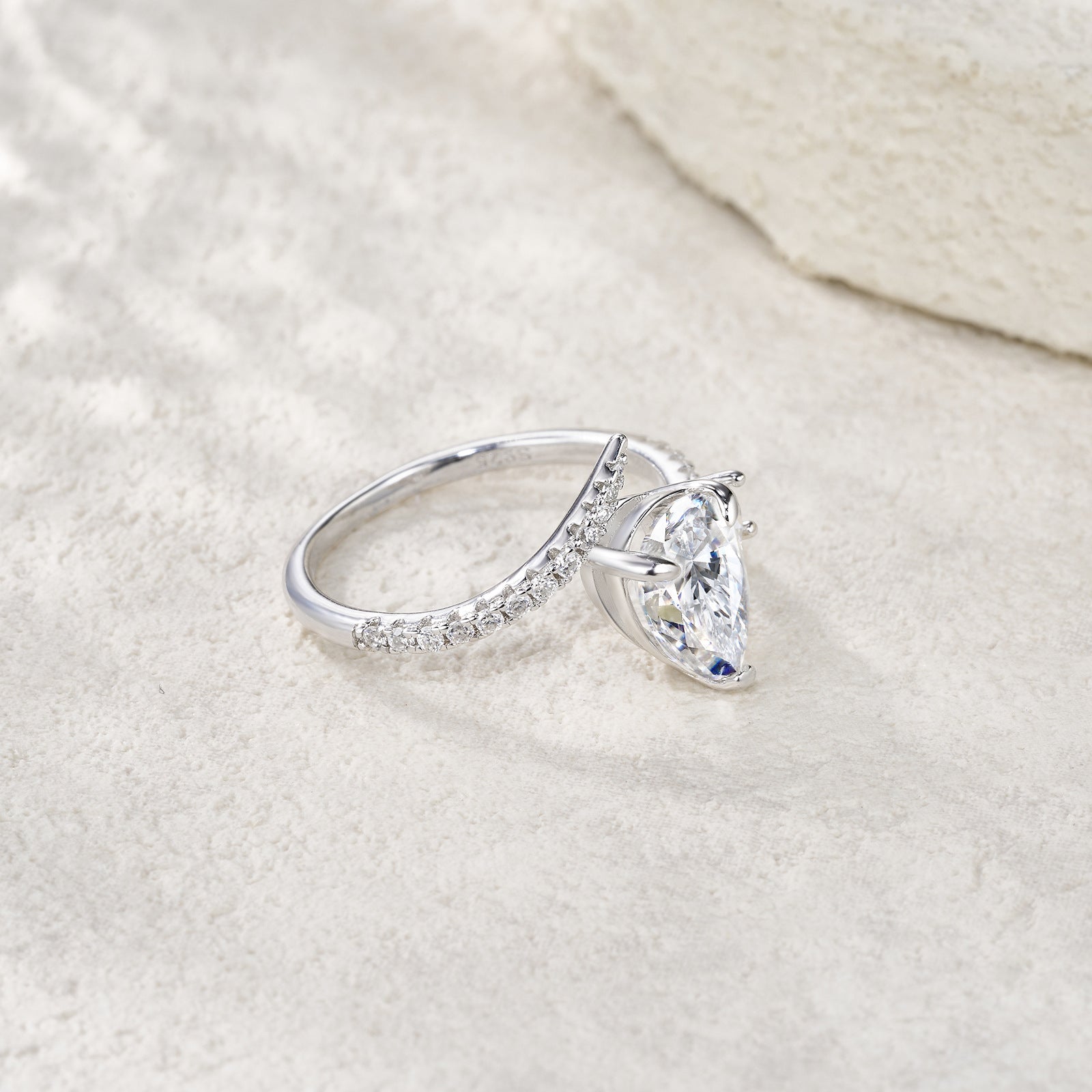 外梨形7*10mm纯银莫桑石戒指简约轻奢几何指环女