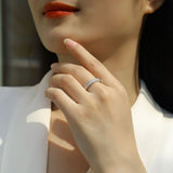 流行夸张梯方莫桑石闭口戒指男女通用百搭保色电镀指环