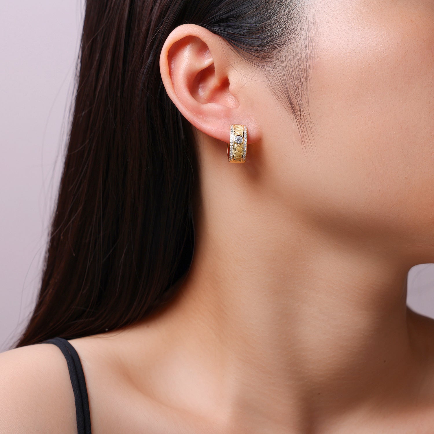 新款拉丝工艺时尚S925银镶嵌莫桑石耳钉字母O形K黄简约百搭耳环女