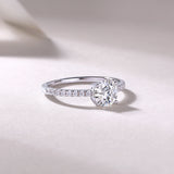 热销S925纯银戒指多克拉圆形D色莫桑石戒指婚戒礼物精美