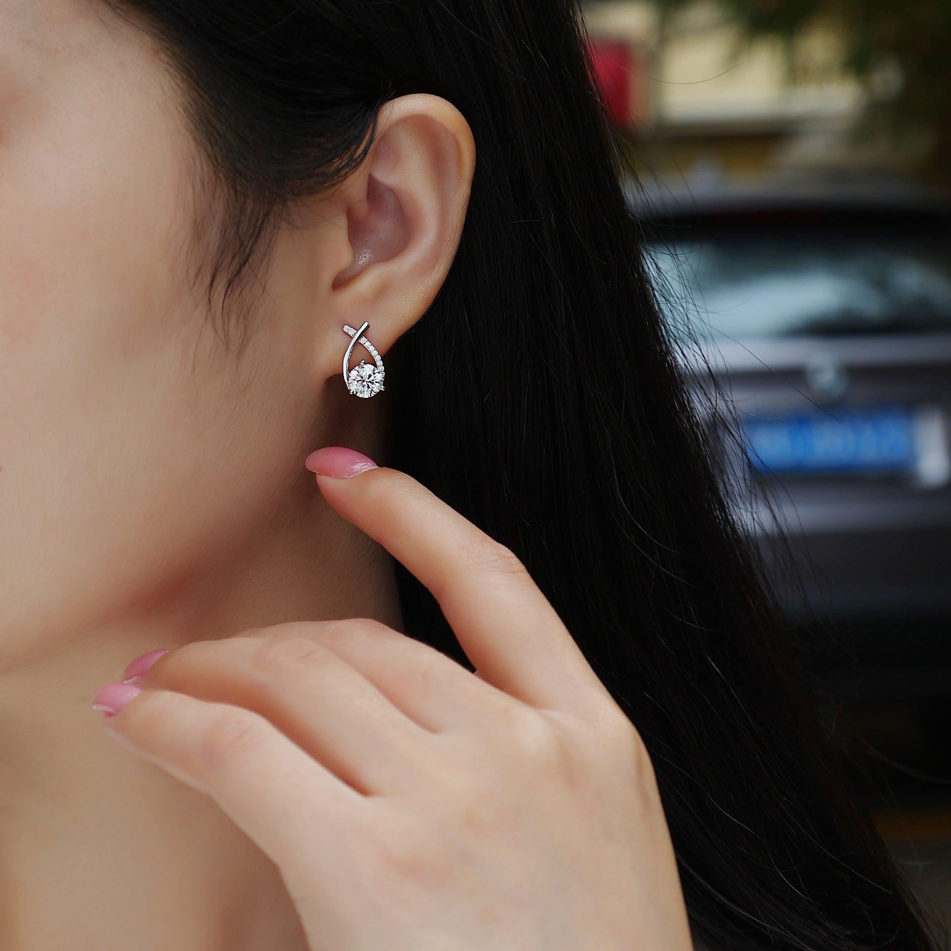 纯银时尚轻奢经典四爪耳钉男生女生日常穿戴聚会生日礼物耳饰