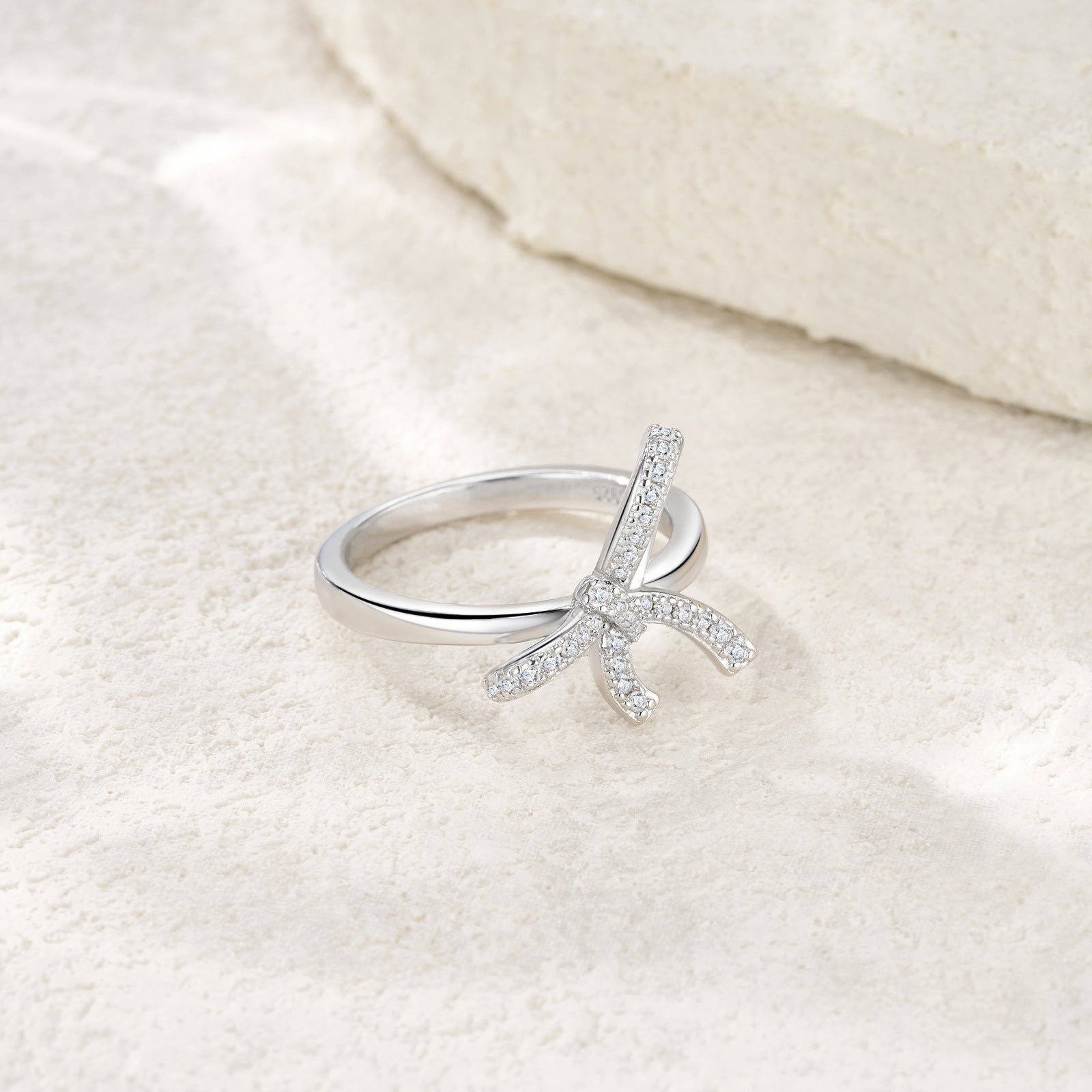 S925纯银莫桑石戒指轻奢简约镶钻蝴蝶结指环女