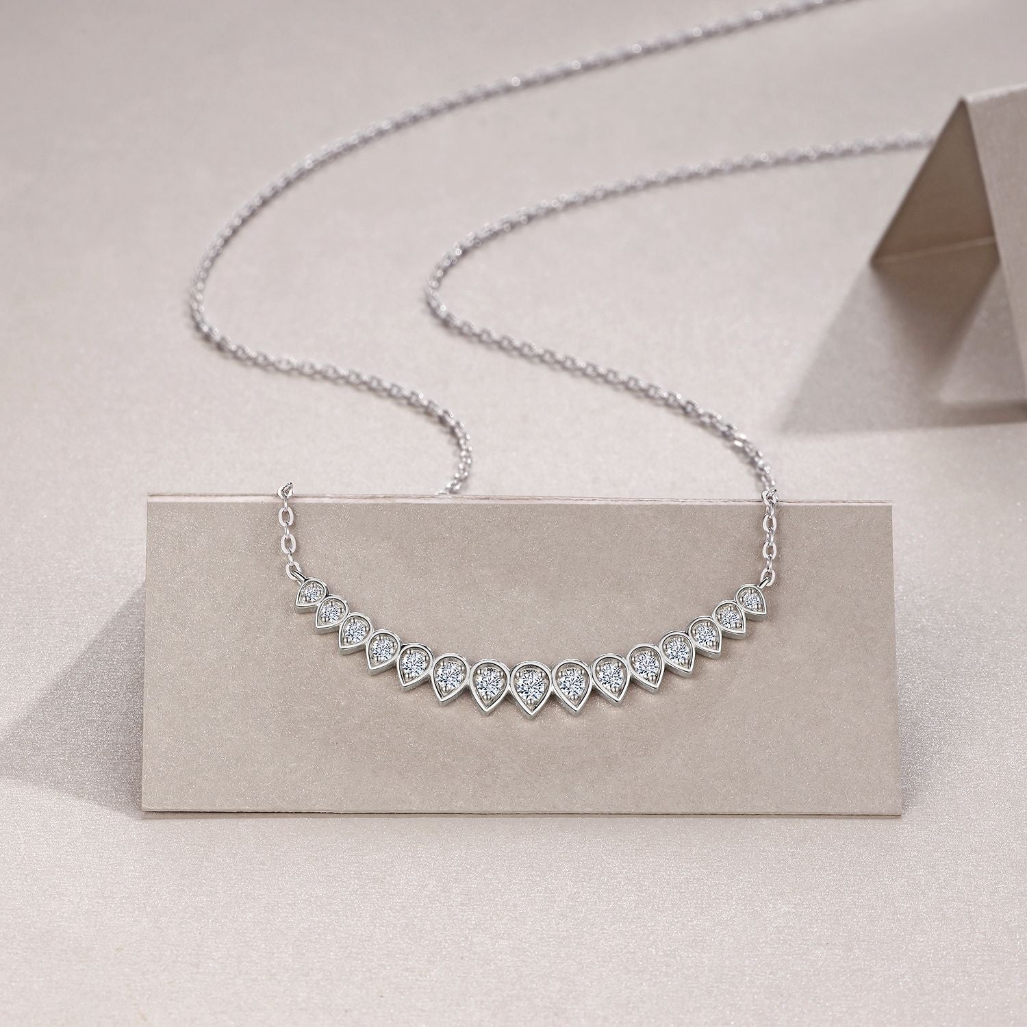 新款925纯银时尚百搭莫桑石项链轻奢气质微笑锁骨链女