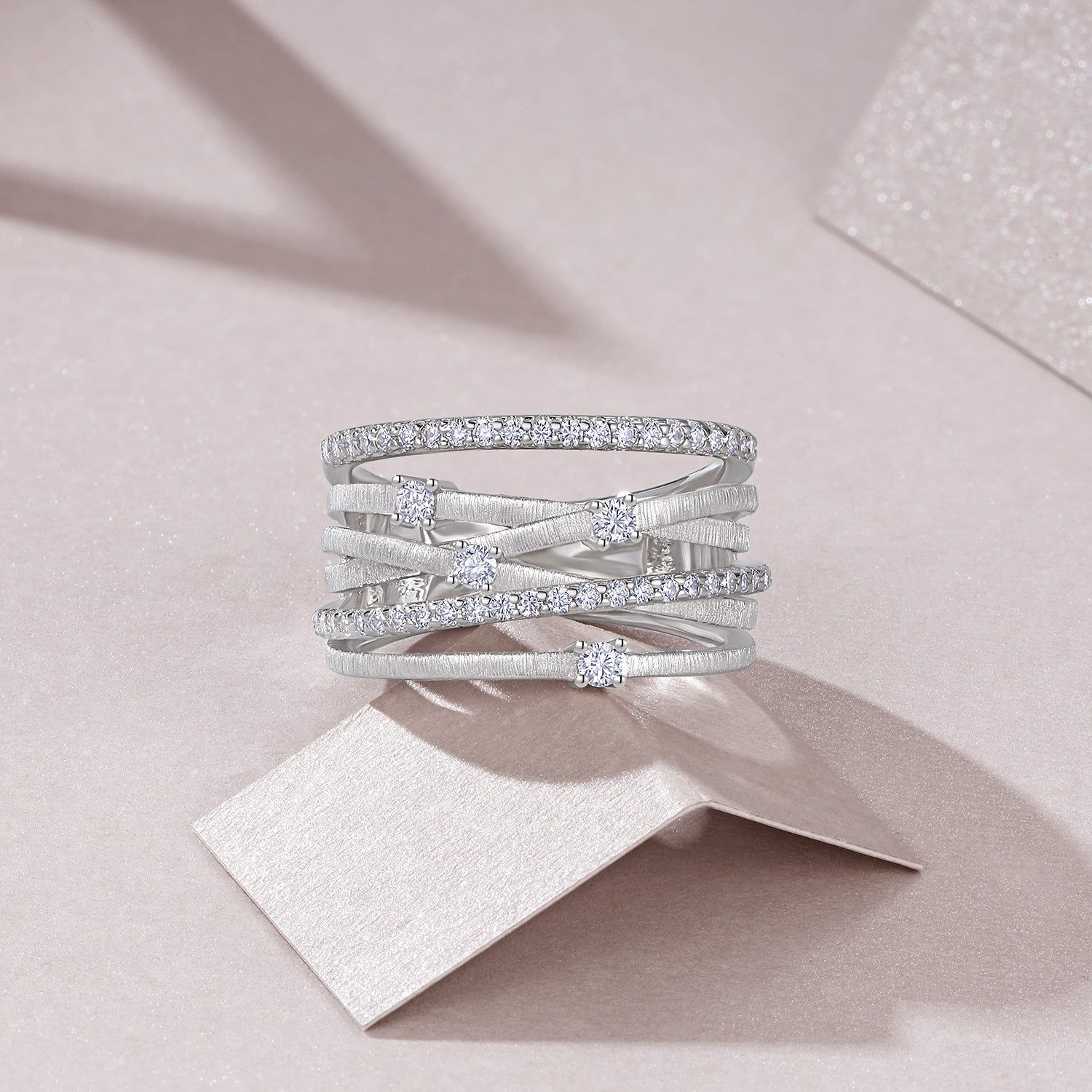 S925纯银简约轻奢交叉镂空高级小众闪耀莫桑石戒指叠戴婚戒