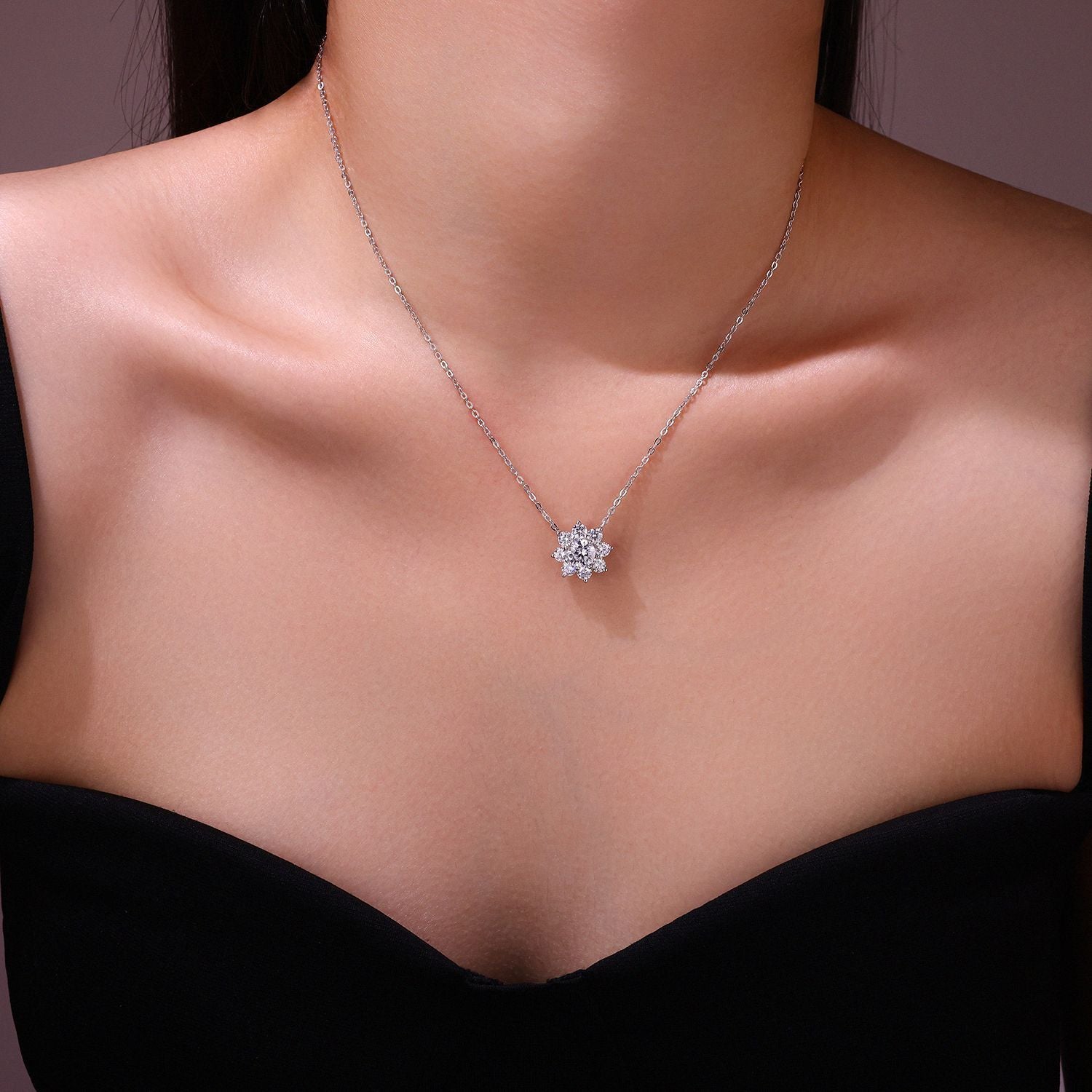 s925纯银莫桑是项链八花瓣太阳花项链女高级多拉项链吊坠女