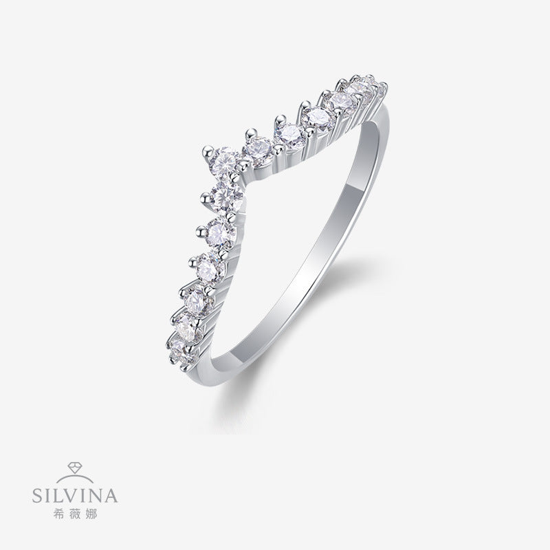 S925纯银戒指女豪镶D色莫桑石精工v型莫桑戒指
